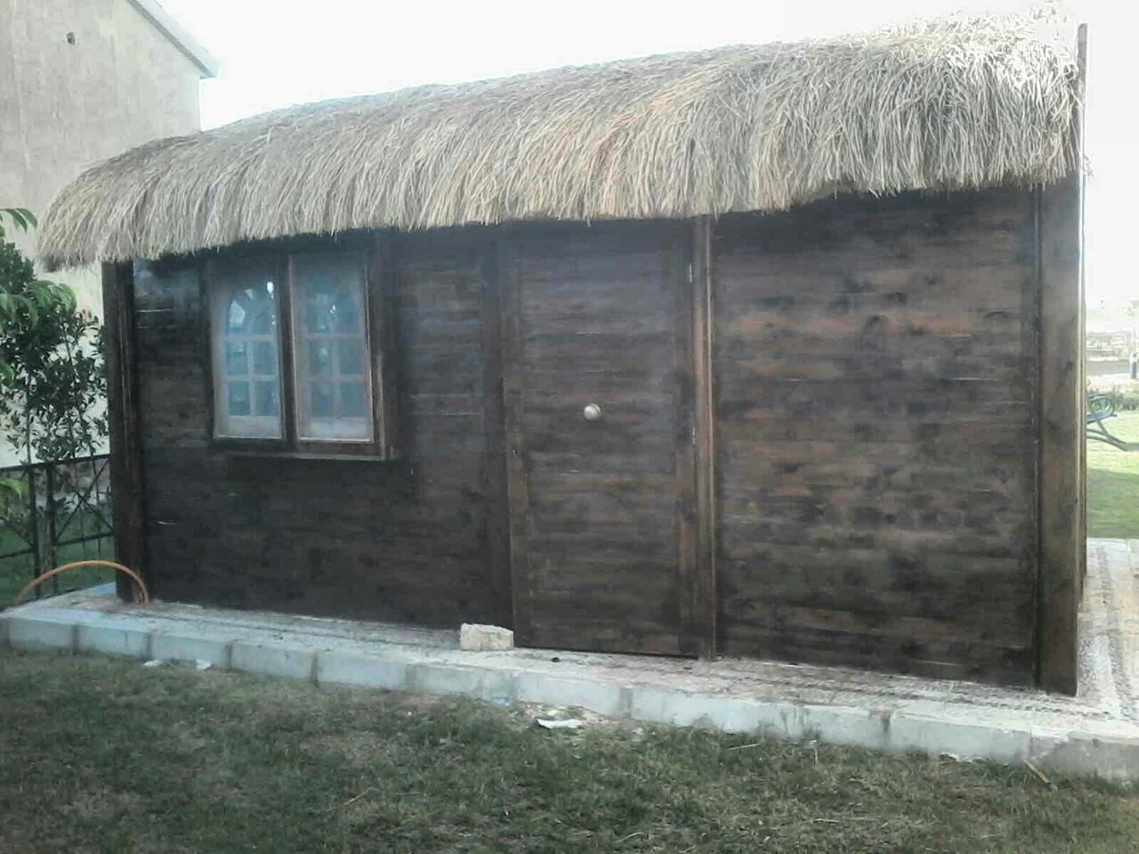 Hospitality-style wooden room by Rose Park Egypt